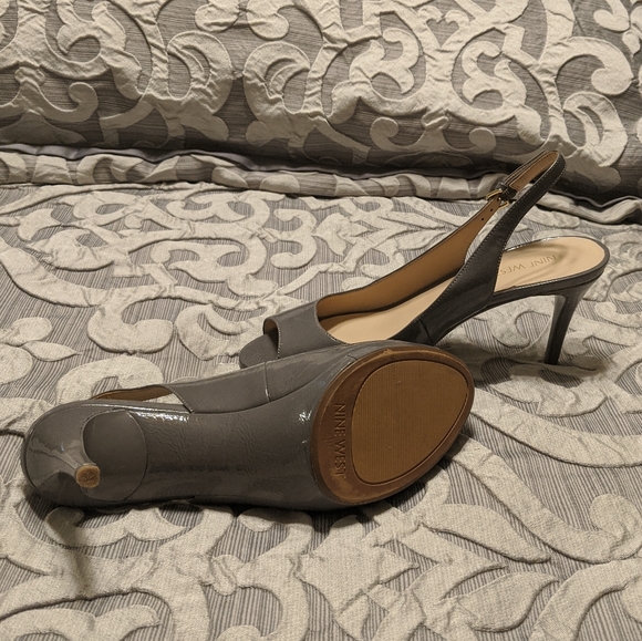Nine West size 8.5 Gray Cinema Slingback Pumps - Picture 10 of 11